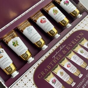 Crabtree & Evelyn signature collection hand therapy gift set